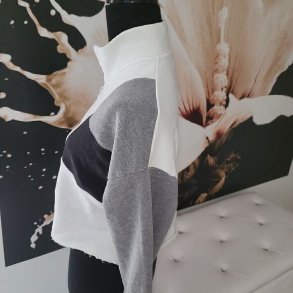 Hollister crop top - Picture 2 of 4